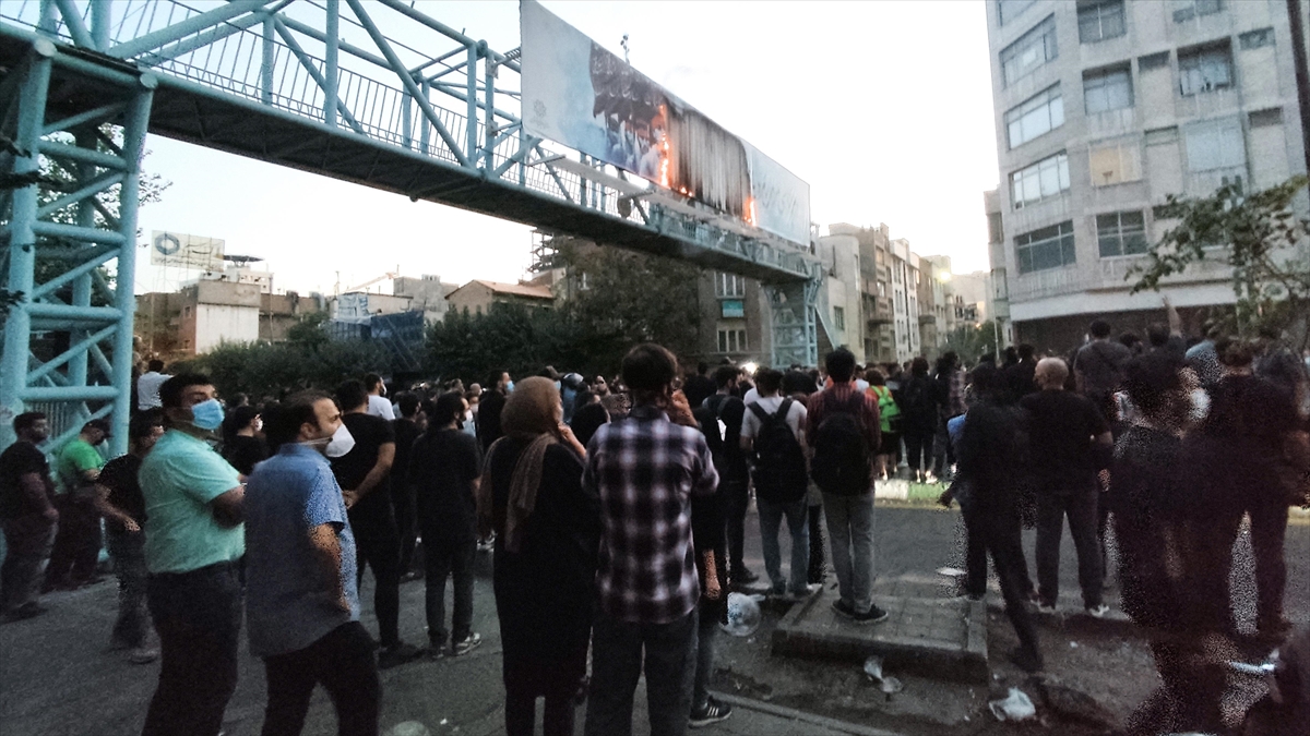 İranlı Yetkili, Ülkenin Kuzeydoğusundaki Gösterilere Katılan 60'ı Kadın 739 Kişinin Gözaltına Alındığını Açıkladı