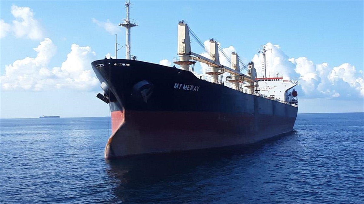 İstanbul Boğazı'nın Girişinde Arızalanan Yük Gemisi Ahırkapı'ya Emniyetle Demirletildi