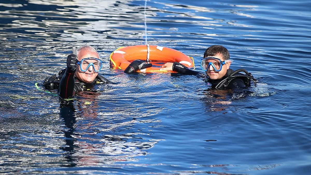 Bakan Ersoy Çanakkale'de İngiliz "Hmt Lundy" Batığına Anı Dalışına Katıldı