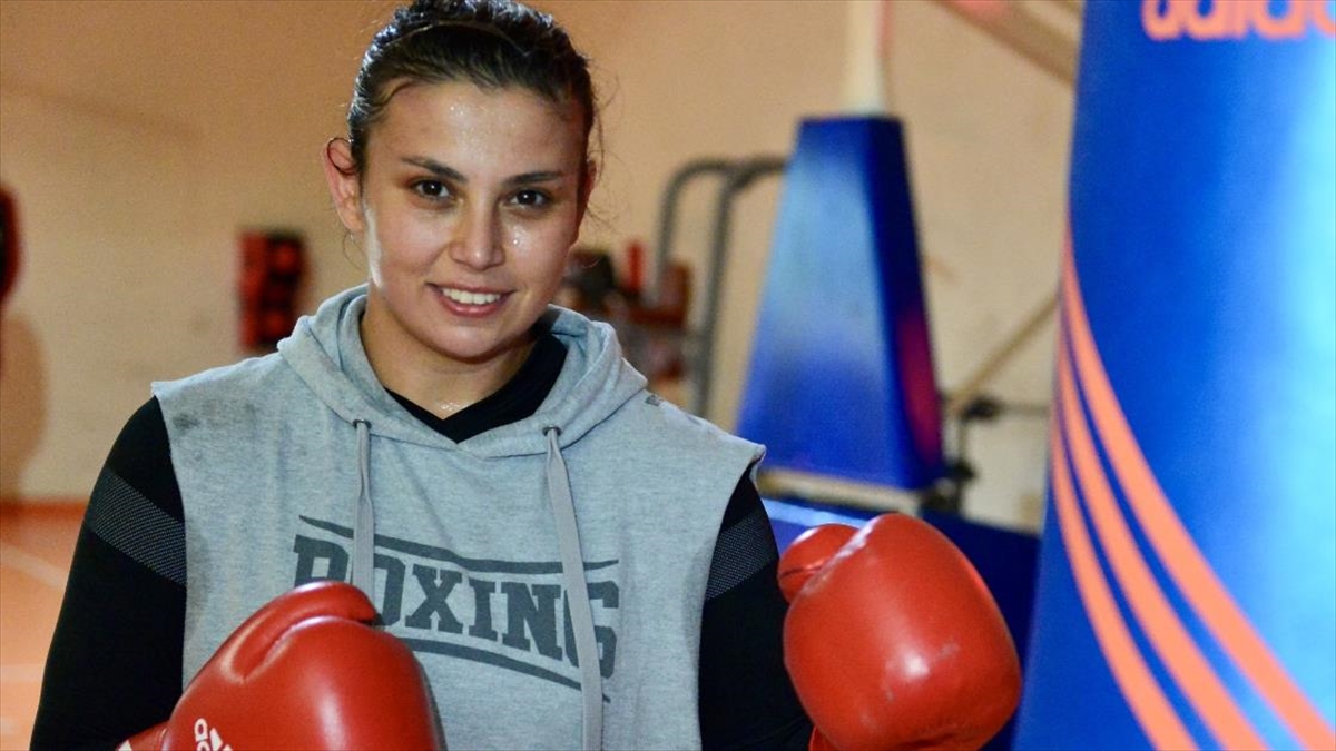 Kadın Boks Milli Takımı'na Seçilen Eda Yenilmez, Avrupa Şampiyonası Öncesi İddialı