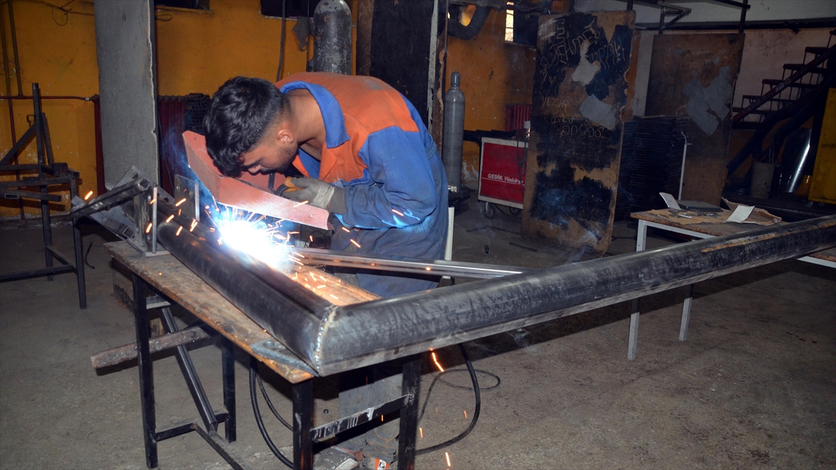 Muş'ta Köy Okullarının Basketbol Potaları Meslek Lisesinde Üretiliyor