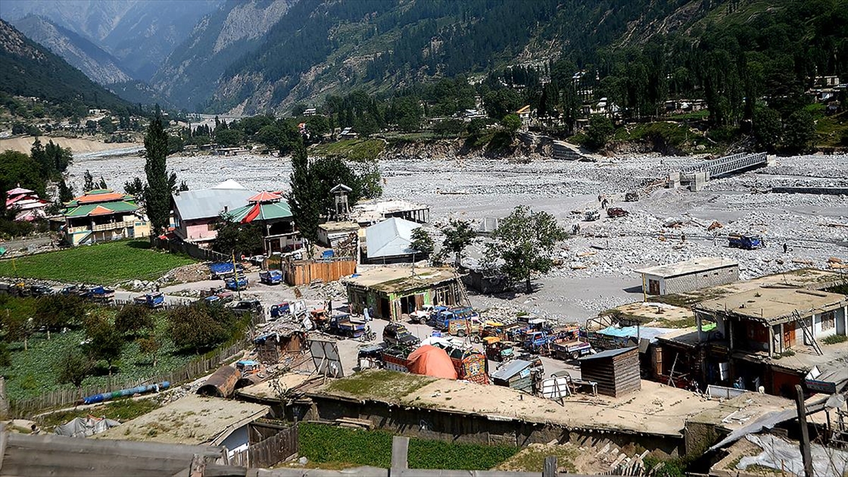 Pakistan'da Afetlerde Ölenlerin Sayısı 1638'e Yükseldi