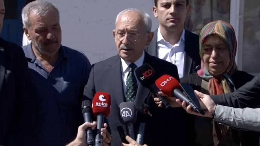 Kılıçdaroğlu, IŞİD’in yakarak öldürdüğü askerin ailesini ziyaret etti