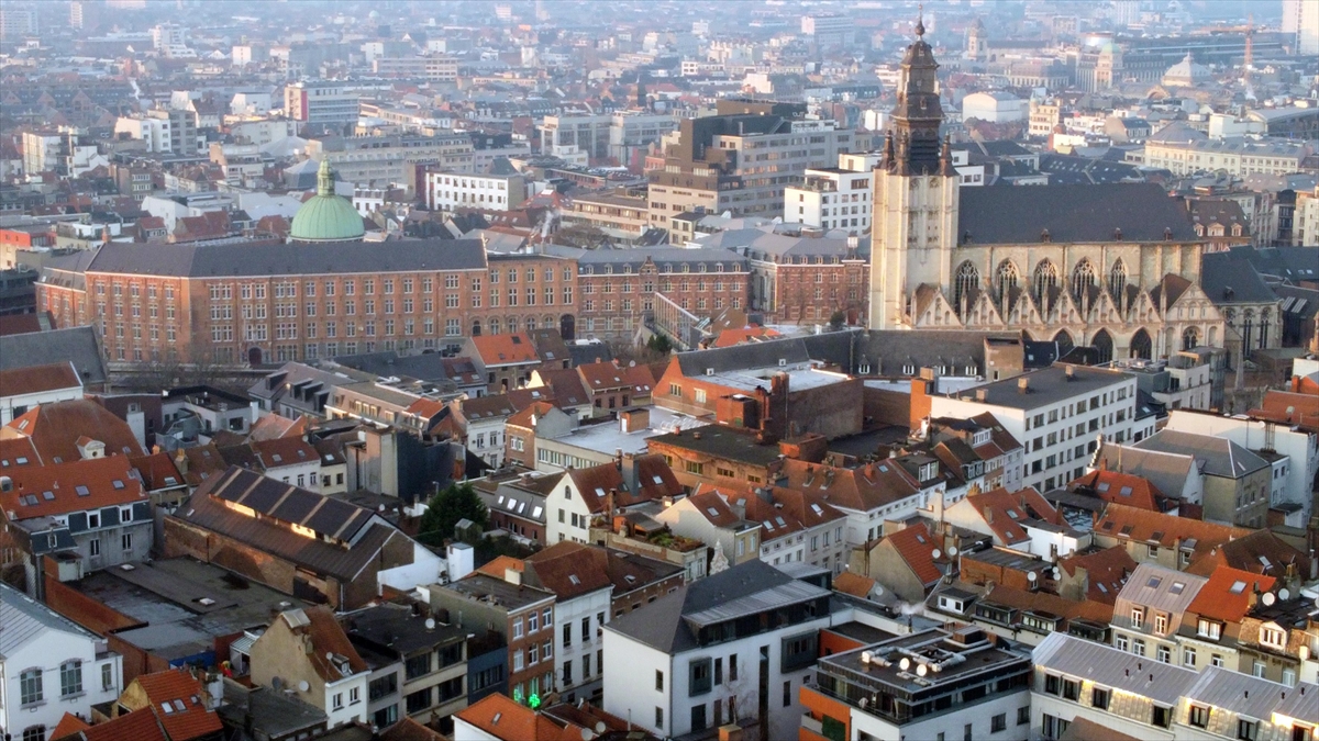 Brüksel'de Kamuya Açık Alanlarda Alkol Tüketimi Yasağının Süresi Uzatıldı