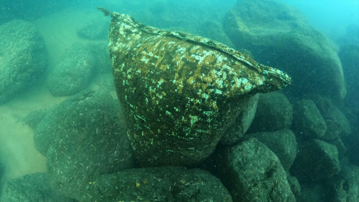 Van Gölü'nün Çekilmesiyle Ortaya Çıkan Urartu Limanı Su Altından Görüntülendi