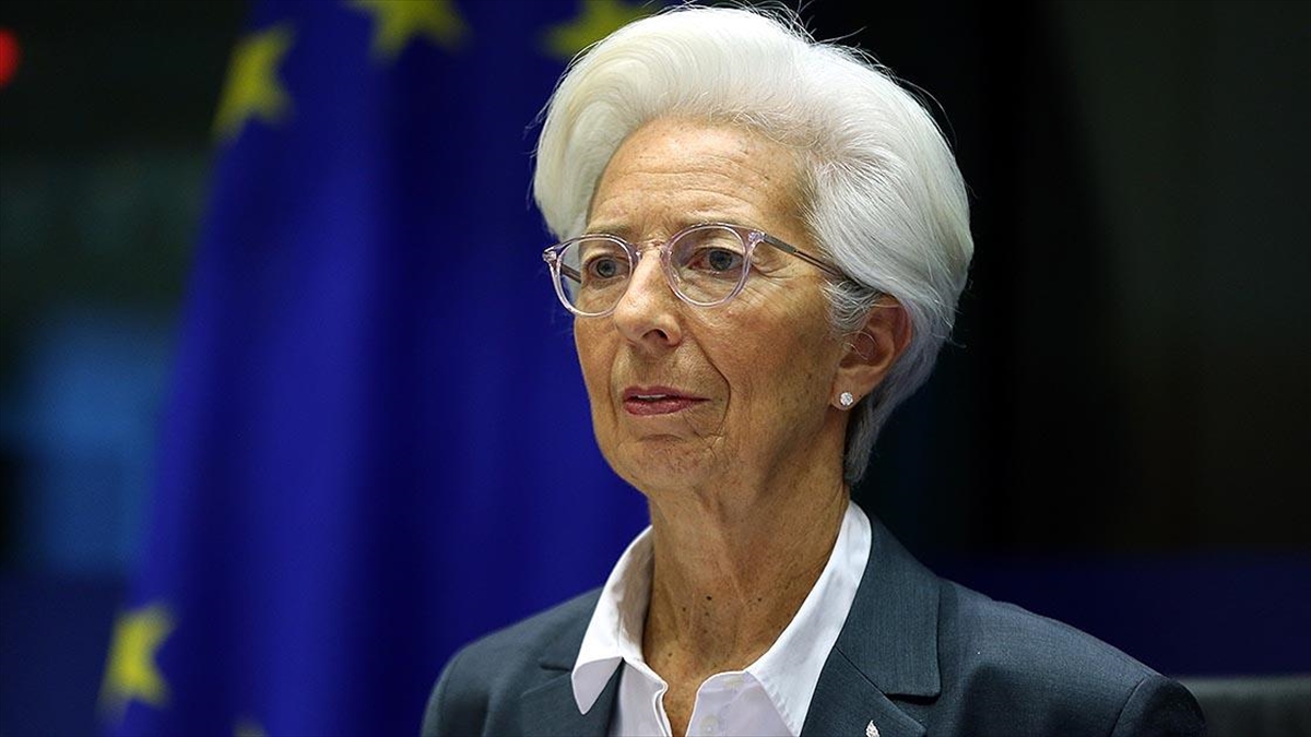Ecb Başkanı Lagarde, Enflasyonda Risklerin Yukarı Yönlü Olduğunu Bildirdi