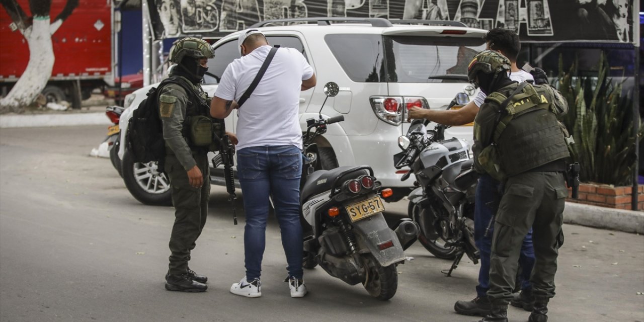 Venezuela-Kolombiya Kara Sınırı 7 Yılın Ardından Araç Trafiğine Açıldı