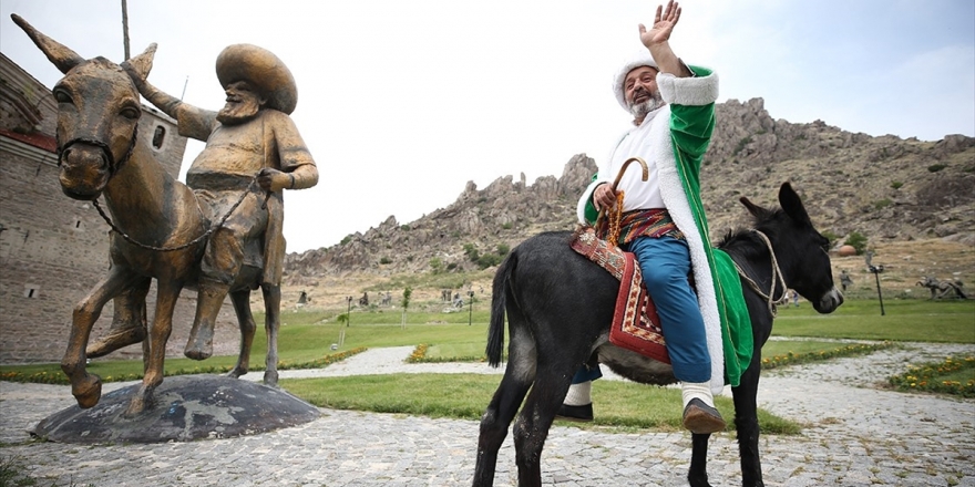 'Dünyanın Merkezi'nde 27 Yıldır Nasreddin Hoca'yı Canlandırıyor