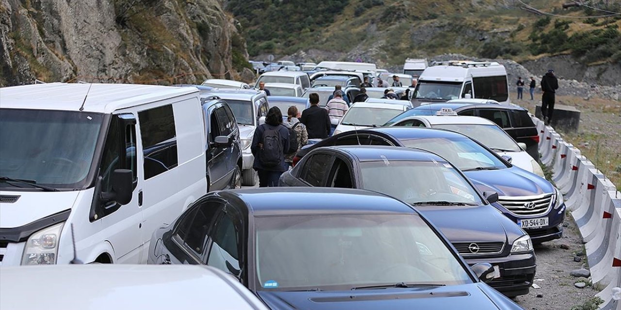 Rusya Vatandaşlarının Kısmi Seferberliğin Ardından Gürcistan'a Akını Sürüyor