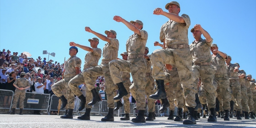 Yeni Askerlik Sistemi Teklifi Yasalaştı