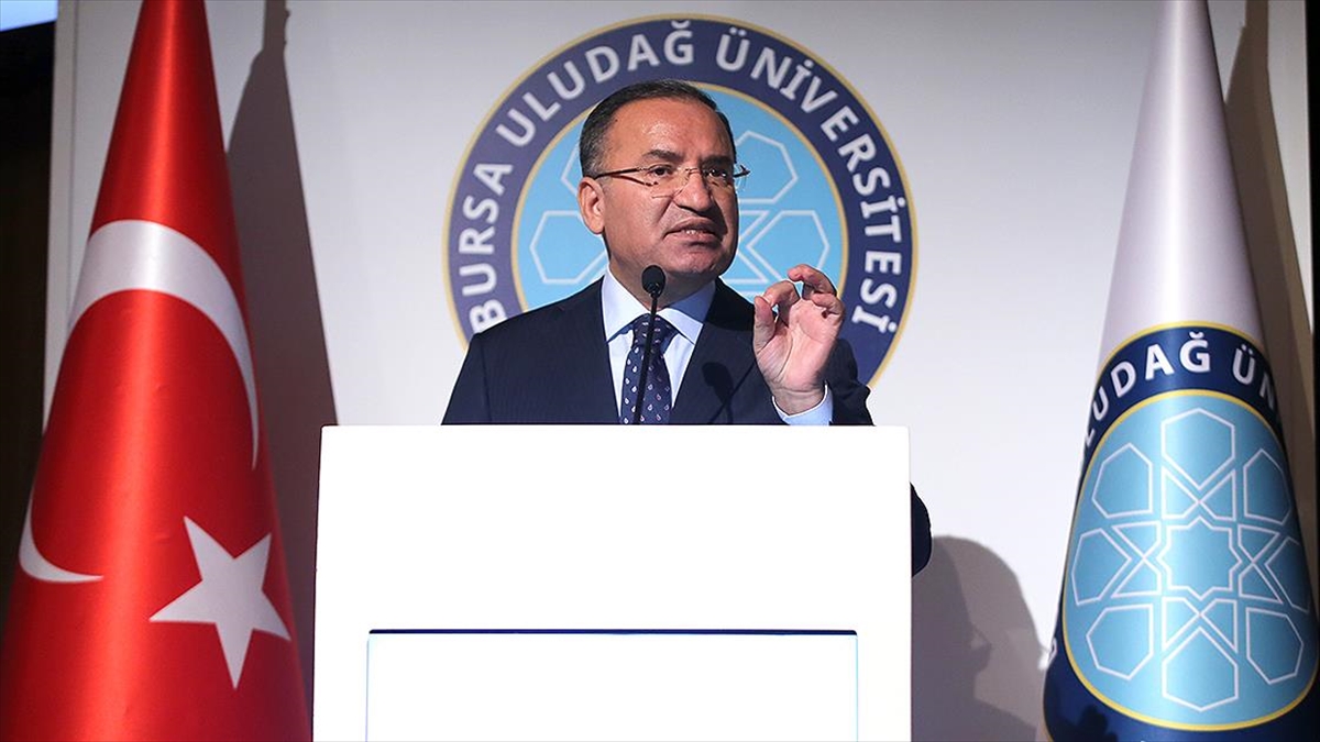 Adalet Bakanı Bozdağ: Türkiye, Eninde Sonunda Yeni Bir Anayasayı Yapacaktır