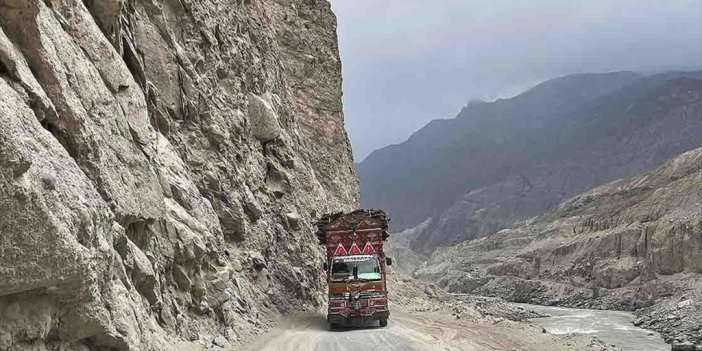 Pakistan’daki Karakurum Geçidi, Dünyanın En Tehlikeli Yolları Arasında Gösteriliyor