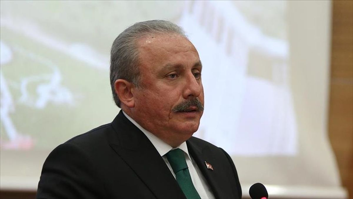 Şentop: Başörtüsü Özgürlüğü Bir Kanunla Tanınırsa, Başkası Bu Kanunu Yasak Hale Getirebilir