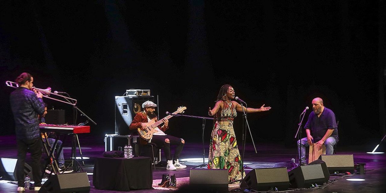 İspanyol Sanatçı Buika, Akm'de Konser Verdi