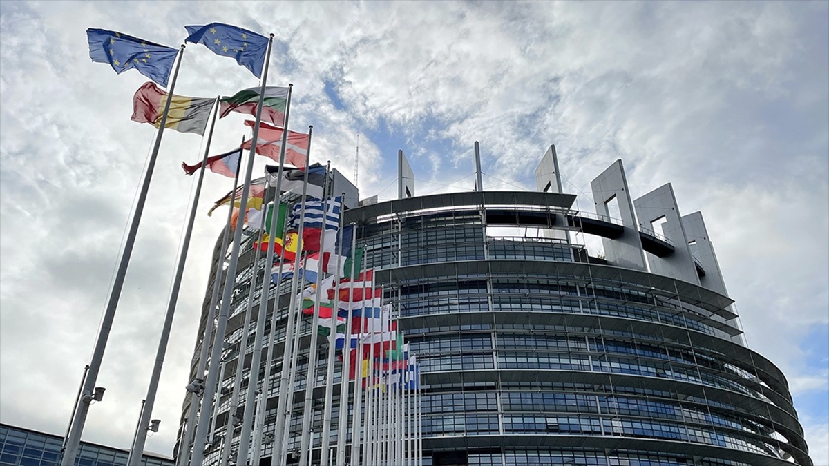 Avrupa Parlamentosu Ab'yi Mahsa Emini Cinayetinin Mesullerine Yaptırım Uygulamaya Çağırdı