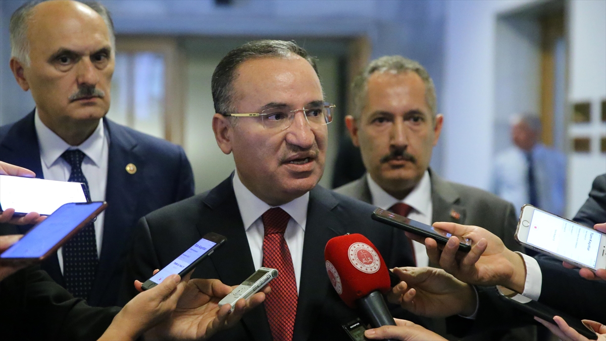 Adalet Bakanı Bozdağ: Başörtüsüne Anayasal Güvence Konusundaki Çalışmalar Pazartesi Gününe Kadar Netleşecek