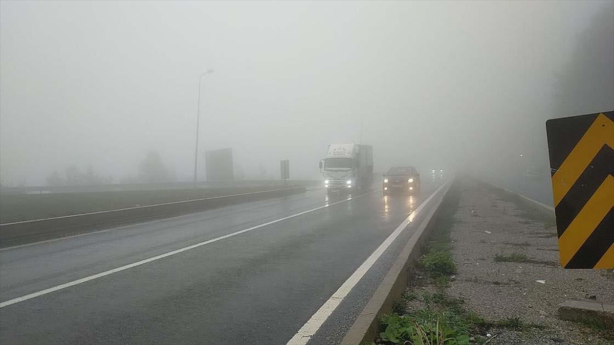 Bolu Dağı'nda Sis Ve Yağmur Etkili Oluyor