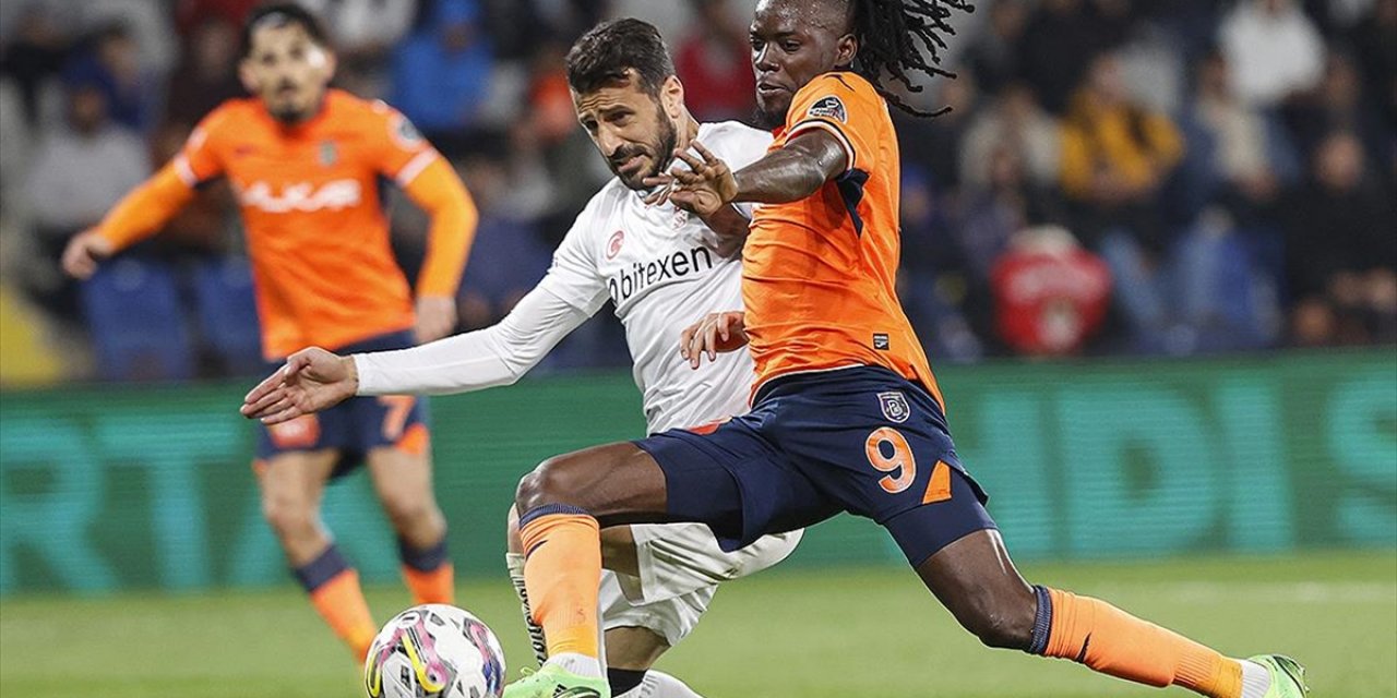 Demir Grup Sivasspor, Deplasmanda Medipol Başakşehir'i 2-0 Yendi