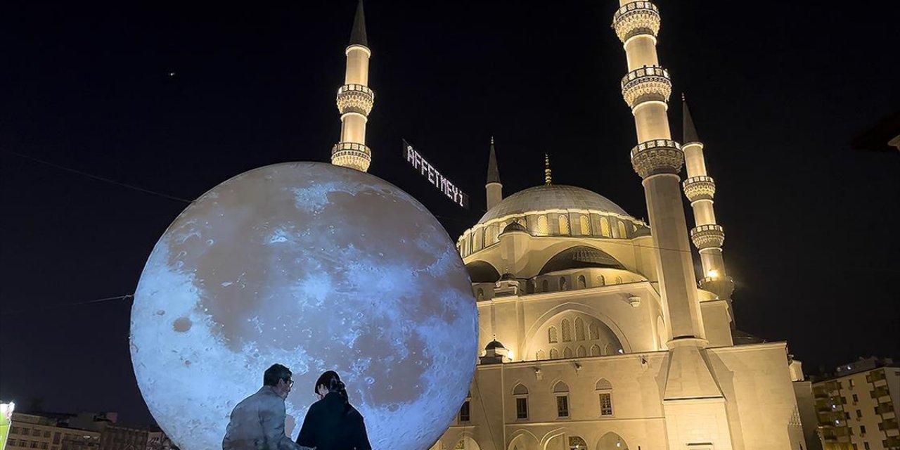 "Başka Bir Yer" sergisi Ankaralılarla Buluştu