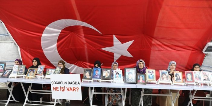 Terörün Pençesindeki Evlatları İçin Dünya Kız Çocukları Günü'nde Nöbetteler