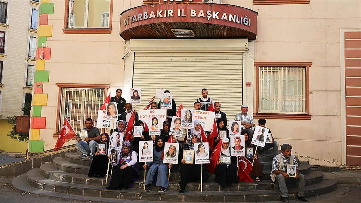 Diyarbakır Anneleri, Dünya Kız Çocukları Günü'nde Terör Örgütü PKK'dan Kızlarını İstedi