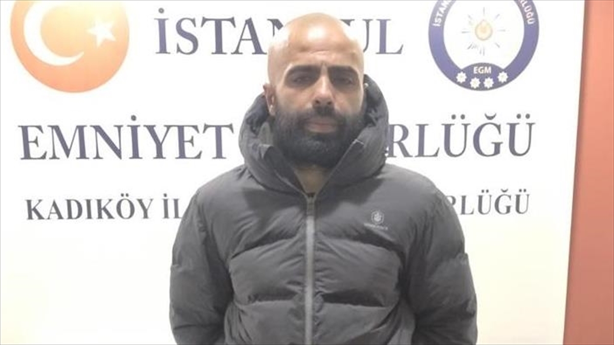 Metroda Kadın Yolculara Bıçak Çekip Hakarette Bulunan Sanığa 11 Yıl Hapis