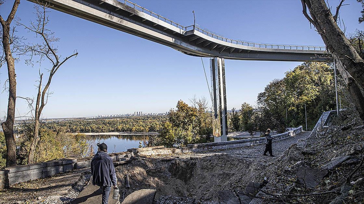 G7 Rusya'nın Ukrayna'ya Son Füze Saldırılarını Kınadı