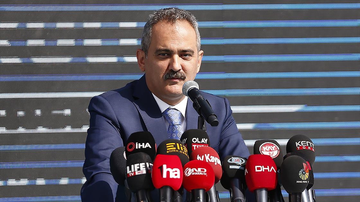 Bakan Özer: Şu Anda 19,1 Milyon Öğrencinin 1,2 Milyon Öğretmenin Olduğu Devasa Bir Eğitim Sistemine Sahibiz