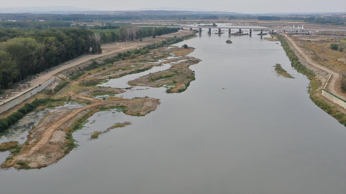 Edirneliler Tunca Nehri'nin Ardından Meriç'in De Kum Adacıklarından Temizlenmesini İstedi