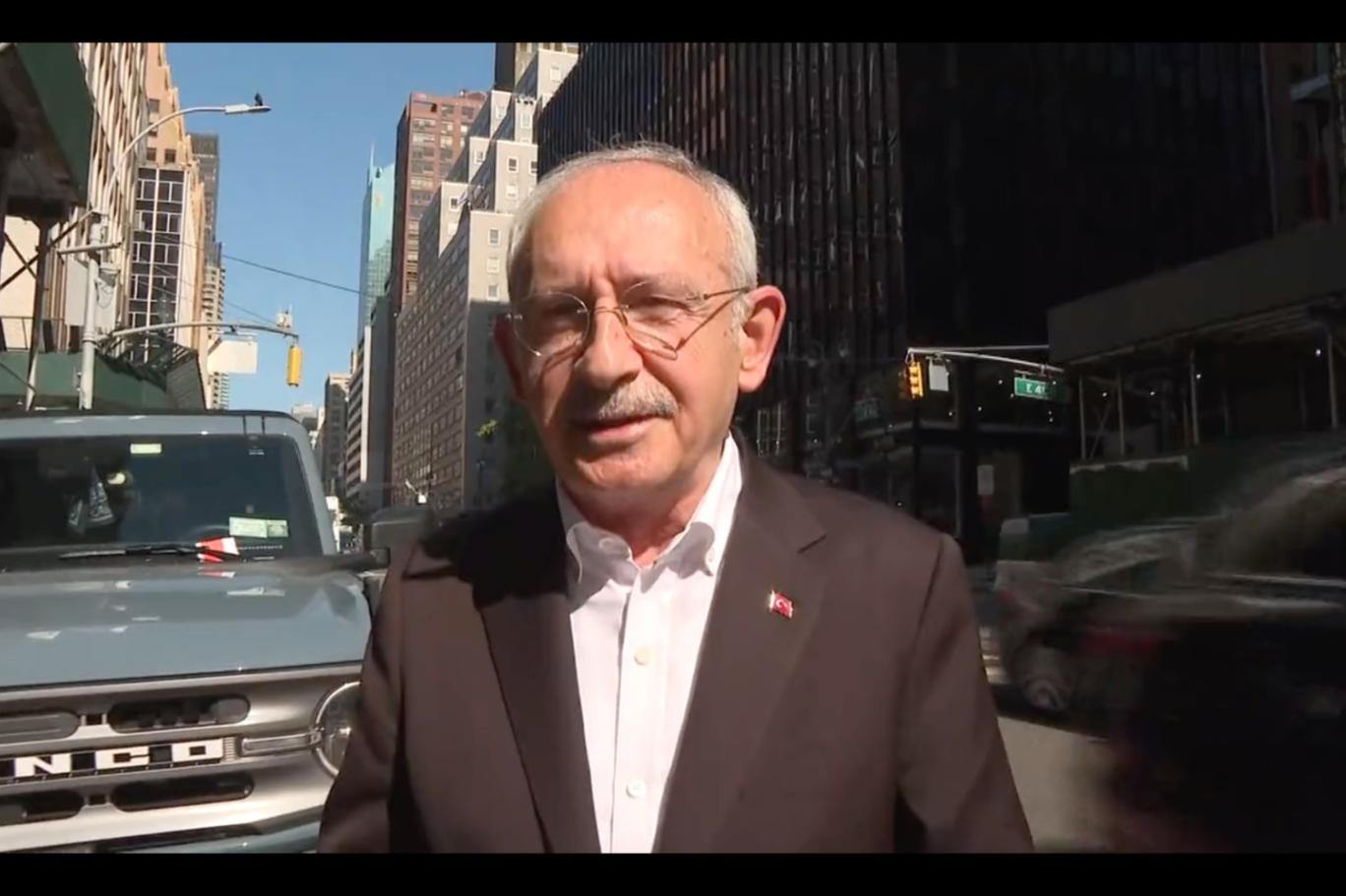 CHP lideri, Manhattan’daki gökdelenin önünde Erdoğan’a seslendi