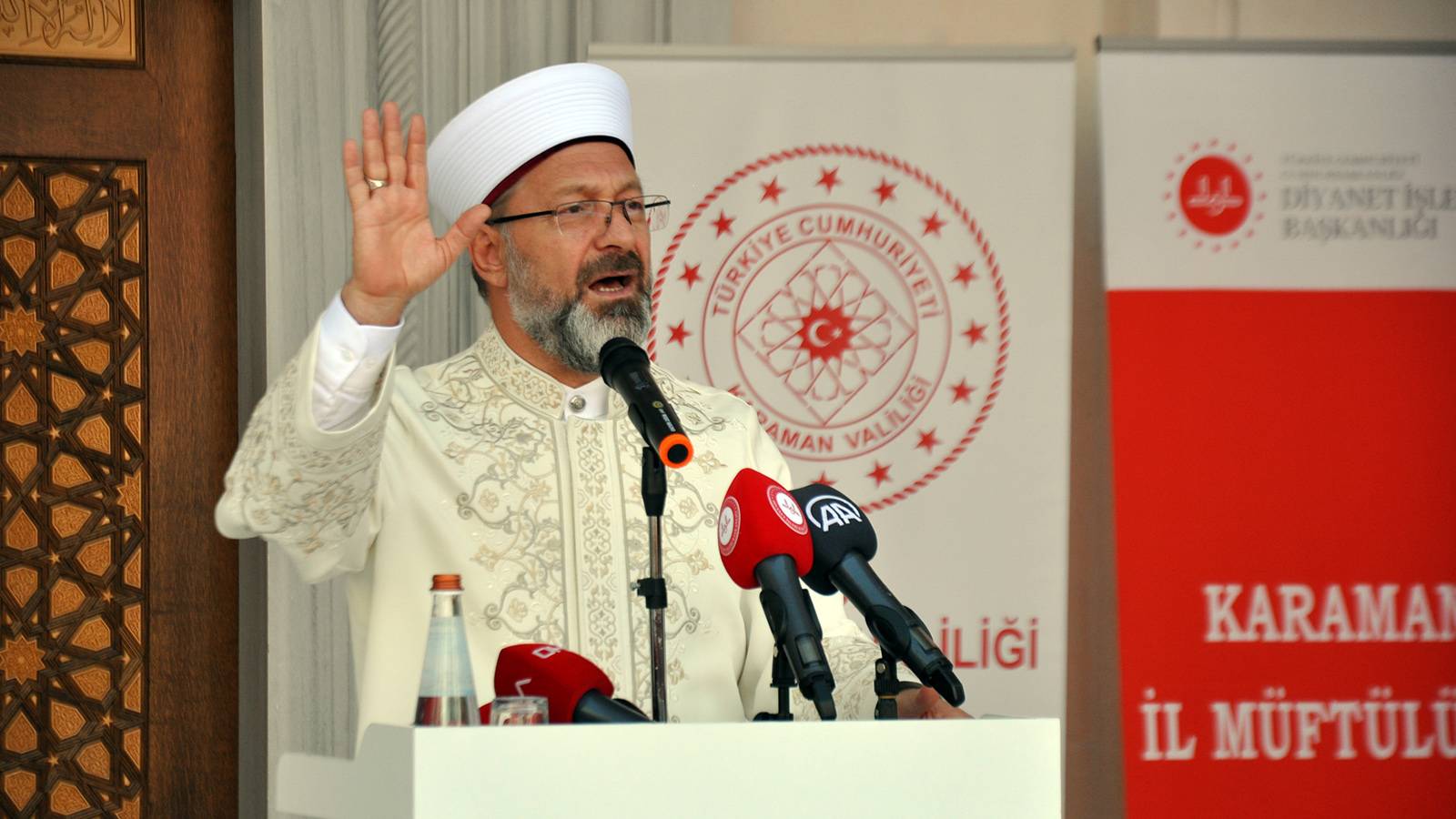 Ali Erbaş’ın “promosyon” kararına imamlar tepkili