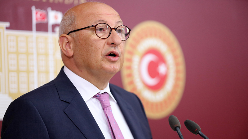 CHP'li Çakırözer'den 'sansür yasası' tepkisi