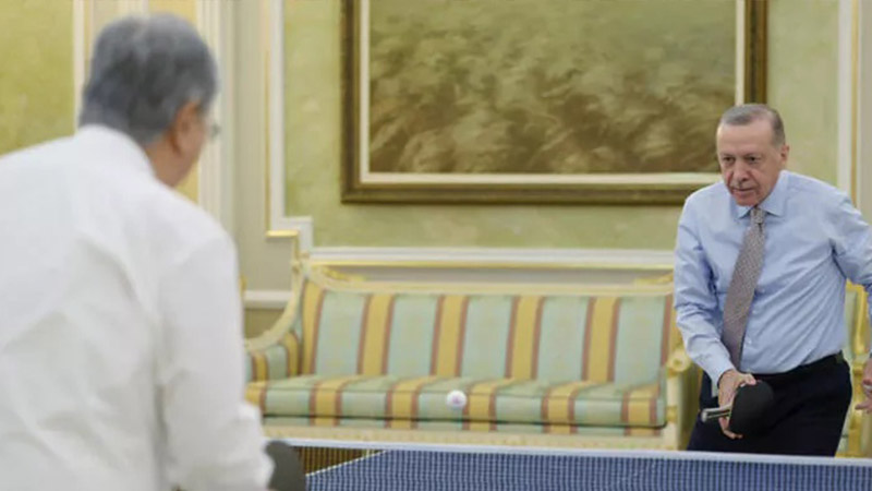 Erdoğan, Tokayev ile masa tenisi oynadı