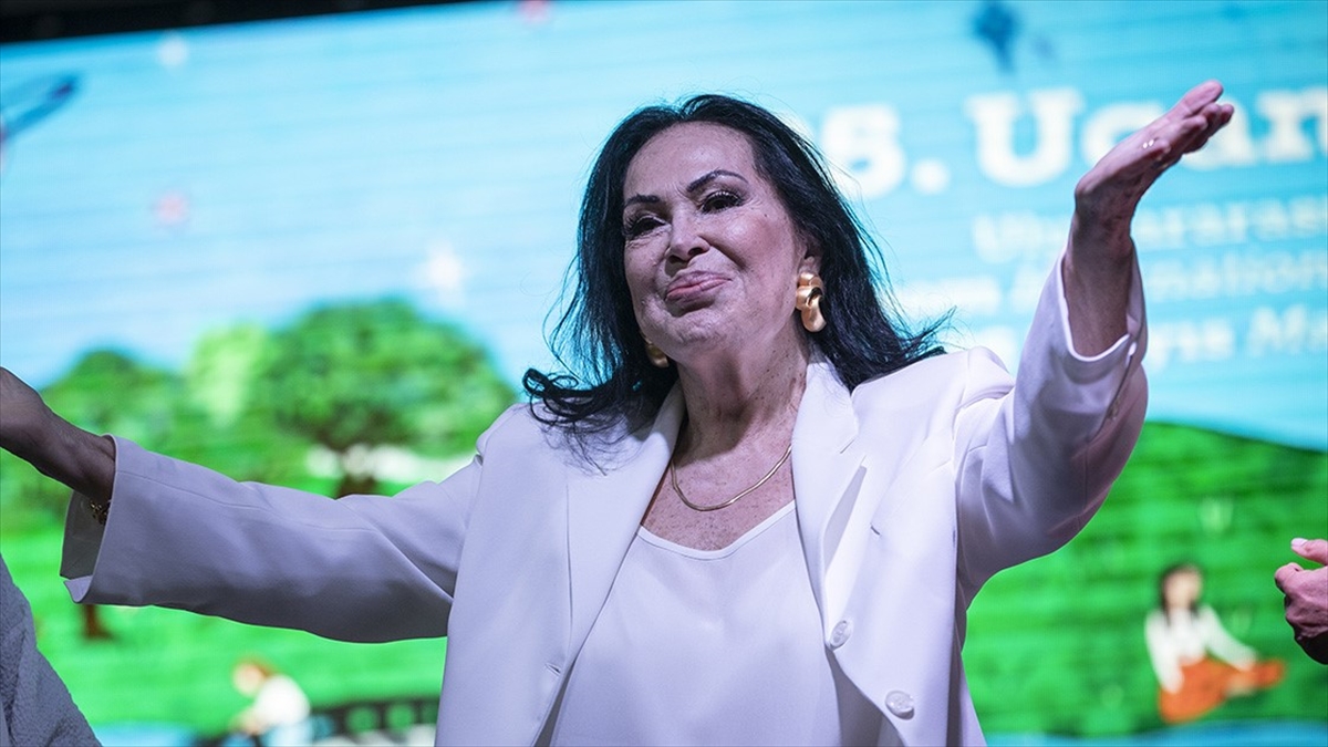 Türkan Şoray 54 yıl sonra yeniden sahneye çıktı