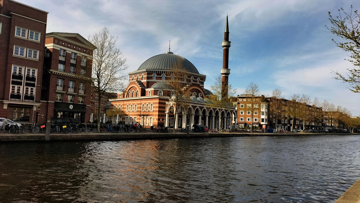 Amsterdam Belediyesi Camilerden Lgbt Bildirisini İmzalamalarını İstiyor