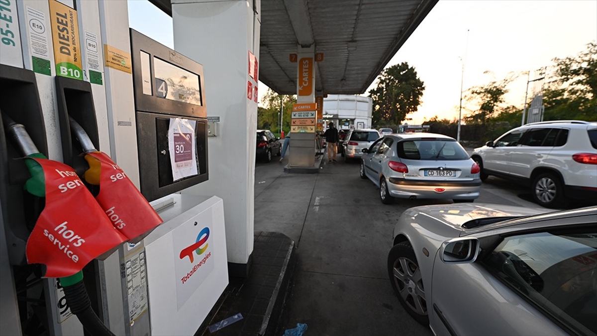 Fransa'da Devam Eden Grevler Enerji Sektörünü Olumsuz Etkiliyor