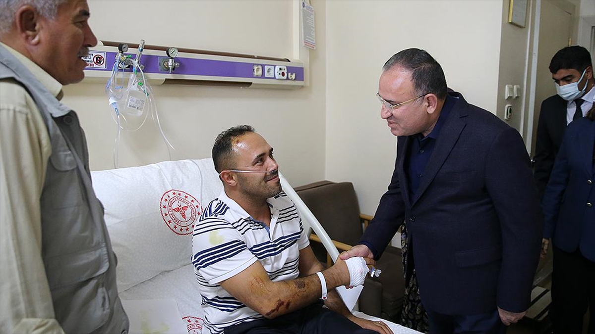 Bakan Bozdağ, Amasra'da Maden Ocağındaki Patlamada Yaralanan İşçileri Ziyaret Etti