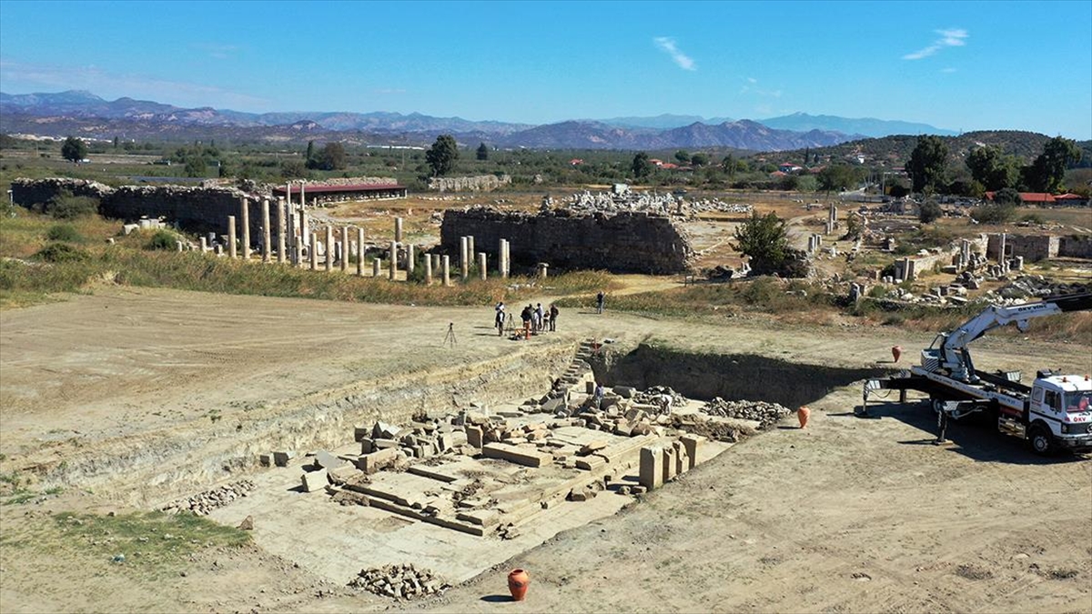 Zeus Tapınağı Toprak Altından Çıkarılan Yaklaşık 600 Blokla Ayağa Kaldırılacak