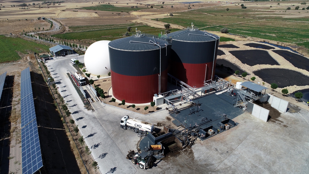 Organik Atıkları Elektrik Enerjisine Dönüştüren Tesiste Elde Edilen Gübre Çiftçiye Dağıtılıyor