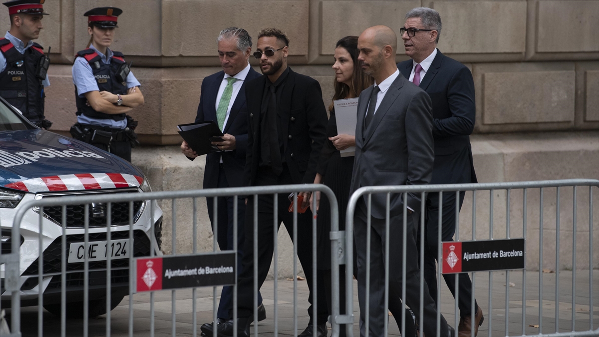 Neymar'ın Barcelona'ya Transferinde Usulsüzlük Yapıldığı İddiasıyla İlgili Dava Başladı