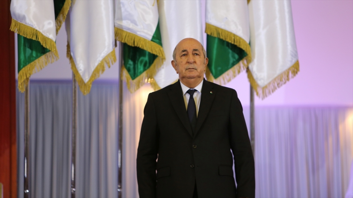 Cezayir Cumhurbaşkanı Tebbun, 1961’deki Paris Katliamı’nı “kara Gün” Olarak Niteledi