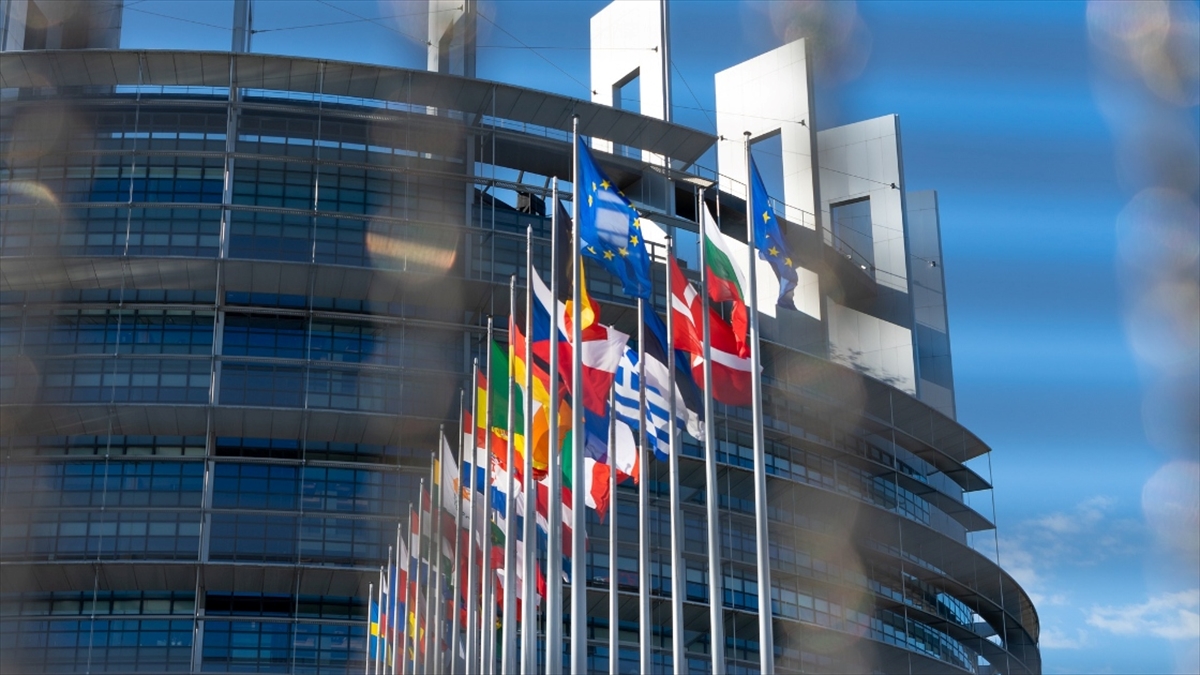 Ab'den İran İletişim Bakanı Zarepur'un Da Aralarında Bulunduğu 11 Kişiye Yaptırım