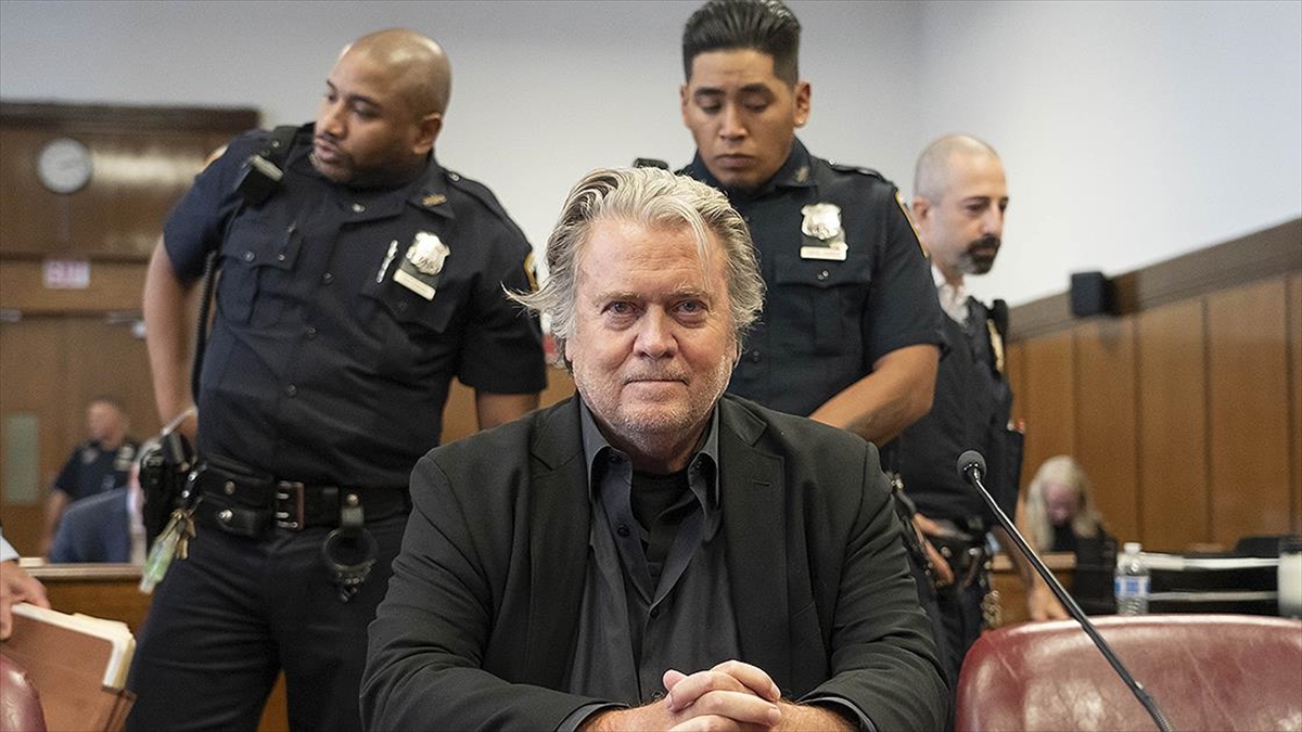 Abd'de Federal Savcılar, Trump'ın Eski Danışmanı Bannon İçin 6 Ay Hapis İstedi