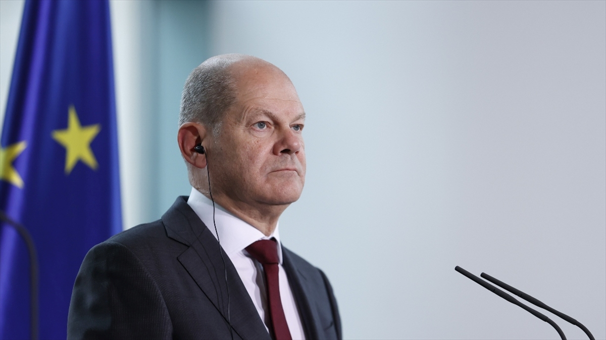 Almanya Başbakanı Scholz'dan Nükleer Santrallerin Nisan Ortasına Kadar Çalıştırılması Talimatı