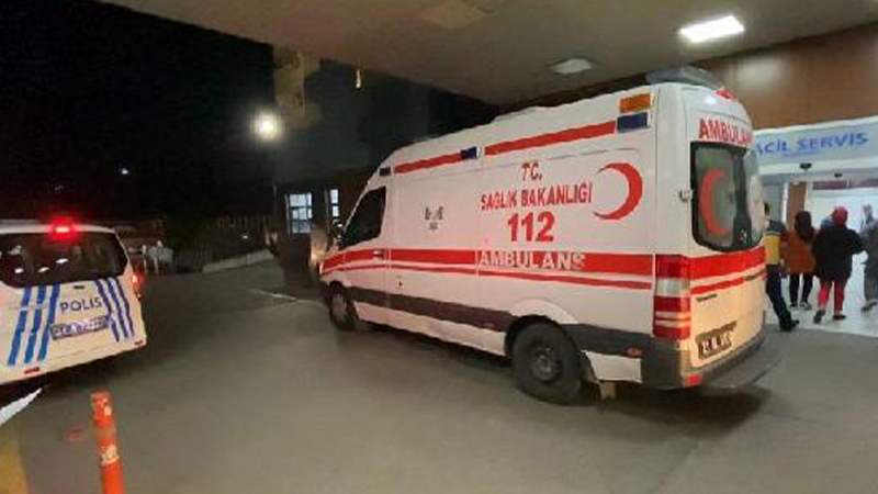 Parkta 'top' nedeniyle iki grup arasında bıçaklı kavga çıktı