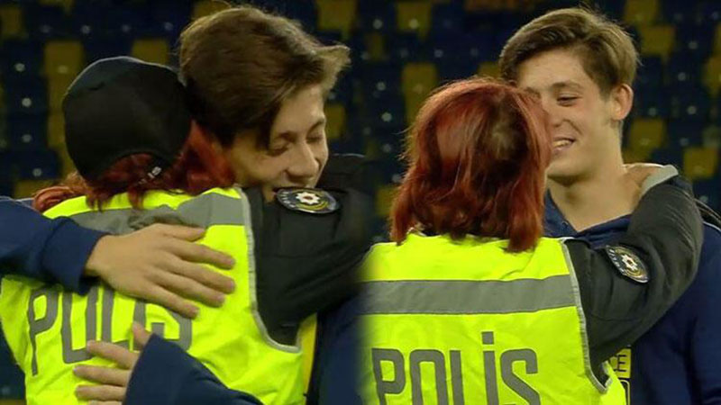 Arda Güler, polis teyzesiyle hasret giderdi