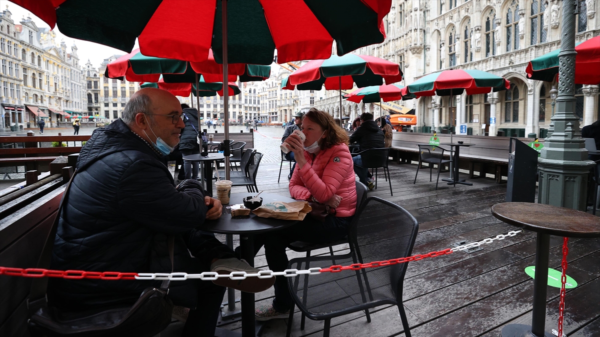 Enerji Krizi Belçika'da Kafeleri Yeni Uygulamalara Yöneltti