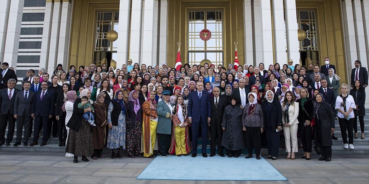 'Toprağa İz Bırakan Kadınlar Programı'nda Cumhurbaşkanı Erdoğan Sürprizi