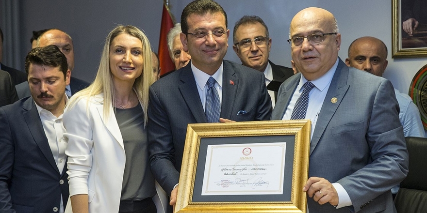 Ekrem İmamoğlu Mazbatasını Aldı