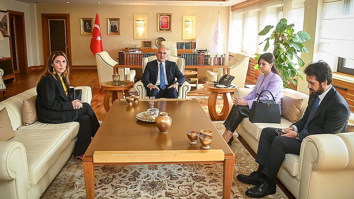 Bakan Ersoy, Öldürülen Müzisyen Onur Şener'in Kardeşiyle Bir Araya Geldi